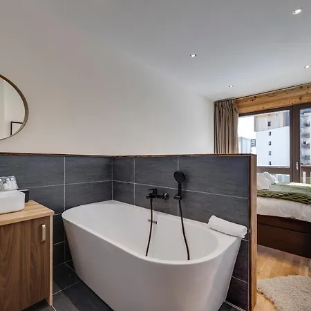 A Pour 7 Personnes, Proche Pistes Et Commerces - Fr-1-641-118 * Tignes